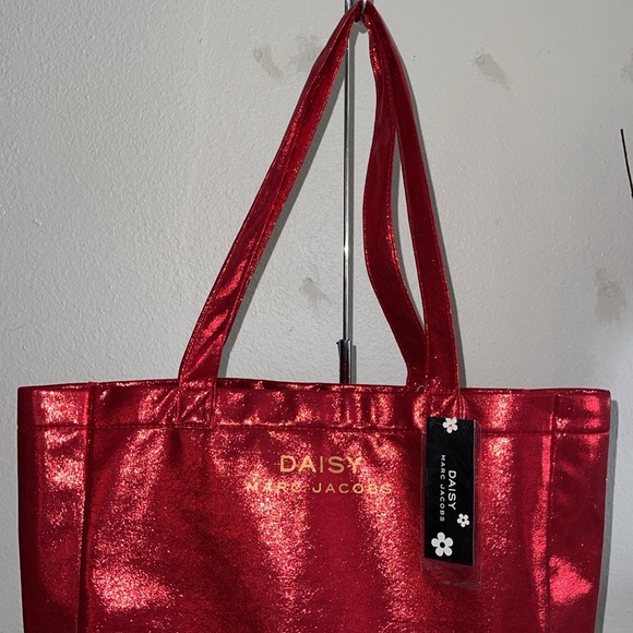Marc Jacobs new Daisy Red Metallic Tote Bag. Sturdy handles. Shoulder drop 13”. - Picture 2 of 8